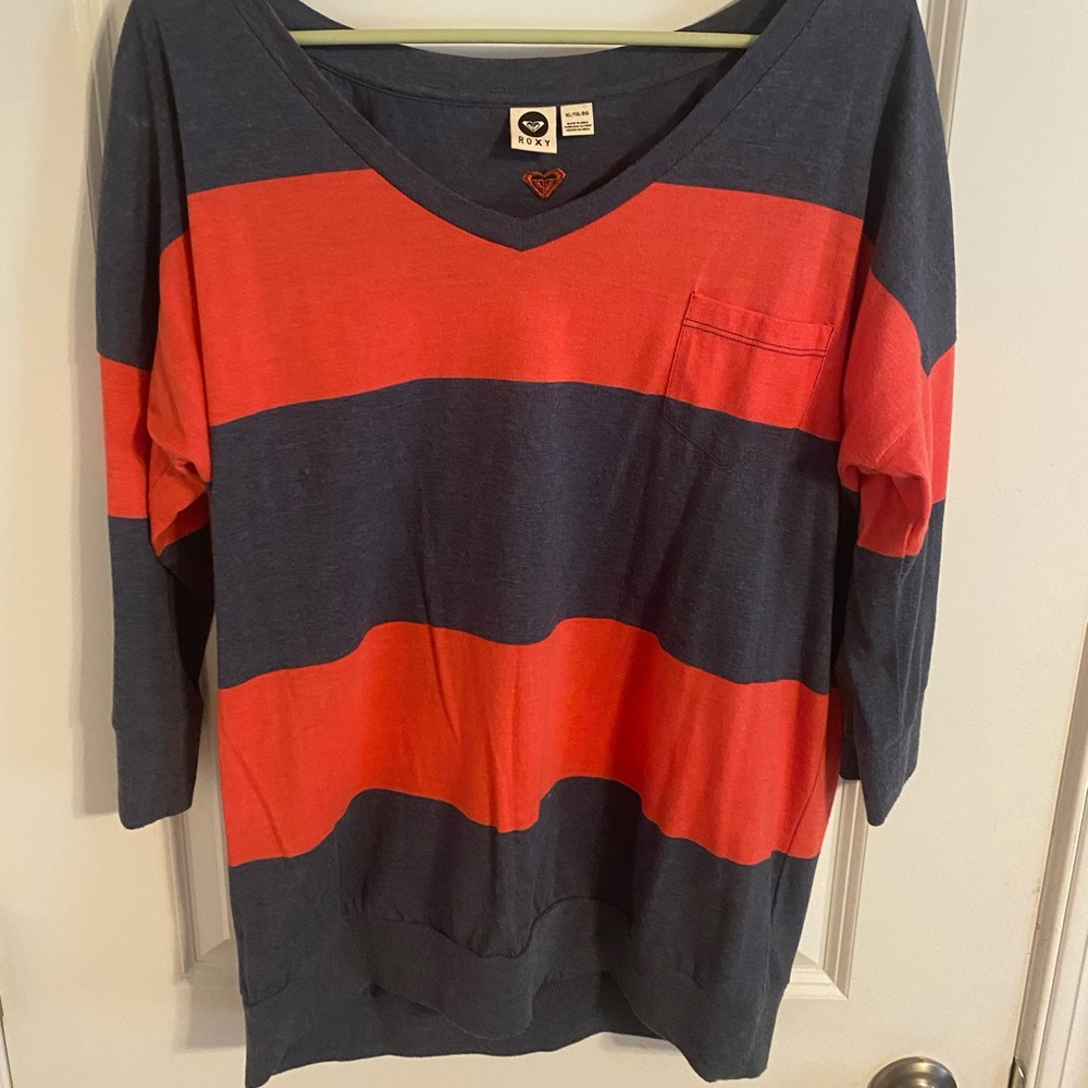 Long sleeve V-neck t shirt